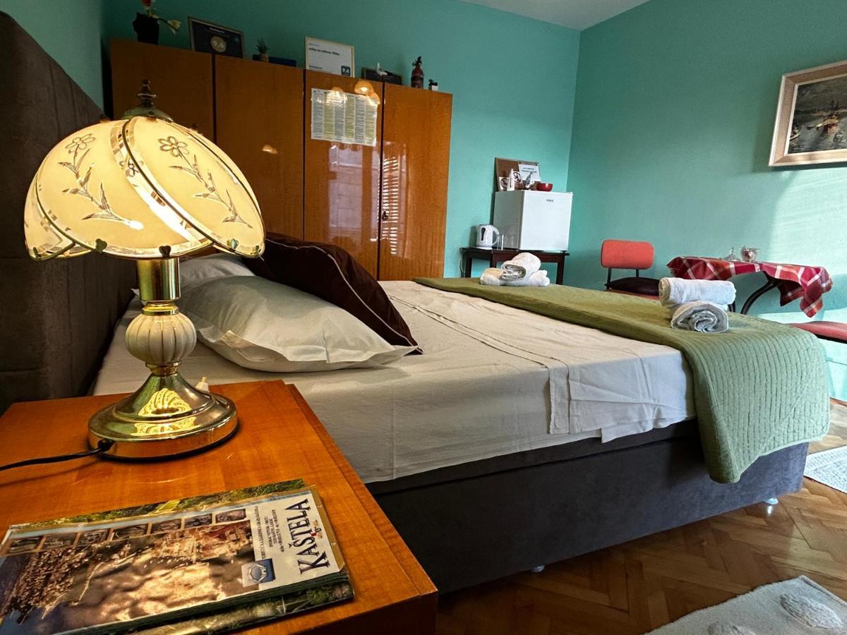 Soba Za Odmor Nika Hotell Kaštela Exteriör bild